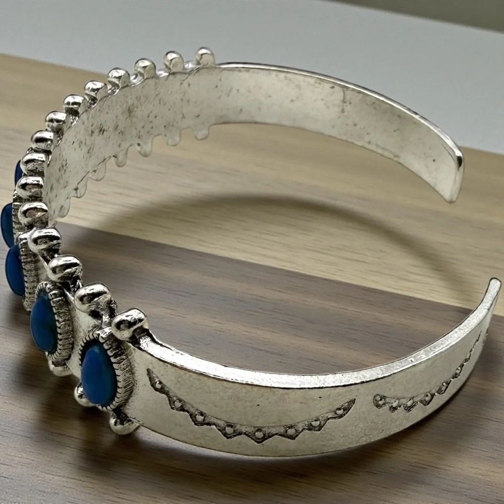 Silver and Blue Stone Women's cuff​​ - Picture 3 of 5